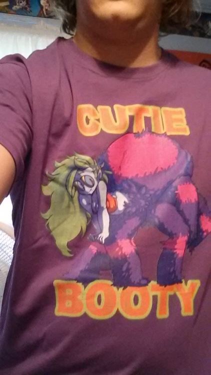 professionalnoob:  it-is-exactly-what-it-looks-like:  i finally got up enough money to buy a shirt by another one of my favorite artists, ProfessionalN00b! she’s super nice and super cute!   Idk about cute or nice but I sure do hope you enjoy that