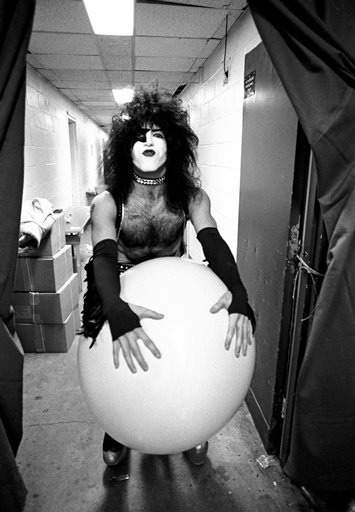Paul with a big ball xd