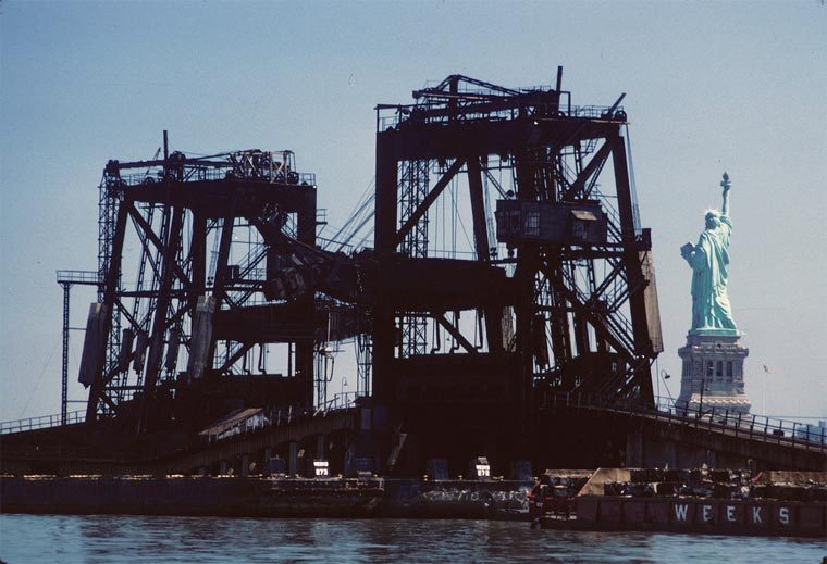 themaninthegreenshirt: New York in the 1980s – The apocalyptic photographs of Steven