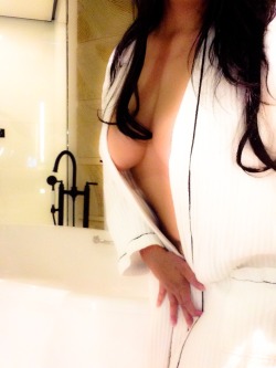 littlemissgoodhead:  A little tease wont hurt..