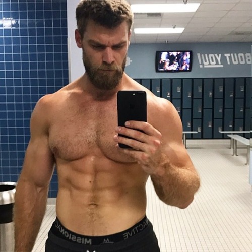 nicephysiques:   Brandon Myles White (@brandonmyleswhite)