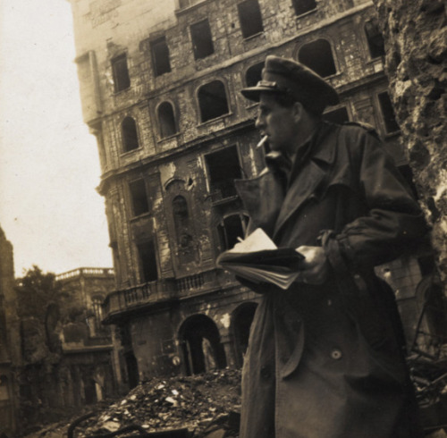 spazcity:Mervyn Peake (author of Titus Groan, Gormenghast, and Titus Alone) in Germany, 1945.(Source