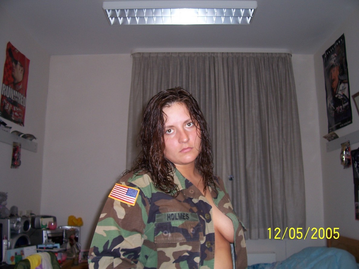 mymarinemindpart2:  Teasing Army girl pt 1