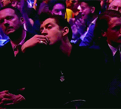 godsmangina:  noturbae:  ivyjanes:  alex turner winning a brit  cHRIST  I have never