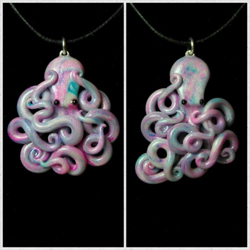 bitsofmashmallow:  I’m so stoked on this new technique! I’m calling them watercolor octopuses even though no paint was used. Check them out at www.mashmallow.Etsy.com.