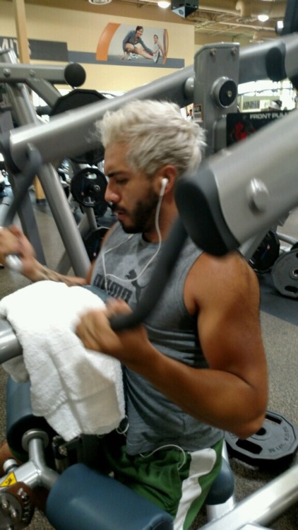 bromancing-the-stone:  batterup964:  bromancing-the-stone:  Back day  Fucking hot!! That’s my man!! Love the hair, love the muscles, love the TAN. Damn I’m a lucky man.  You dork :) I love you so much.