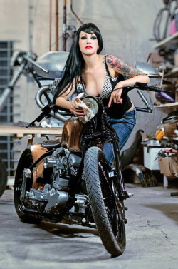 biker-queens:  Biker Queen 