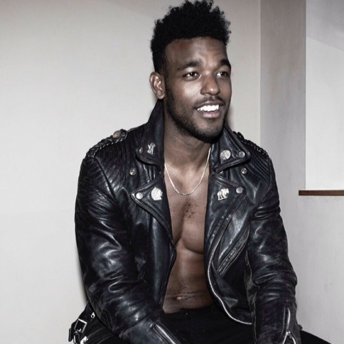 Sex creamgetdamoney:  Damn. Luke James got ass. pictures