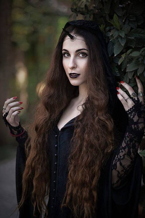 gothicandamazing:  Model: Alessia Nicole LetiziaDress: Punkrave / horn: Fairy CavePhoto: @mauriziosi