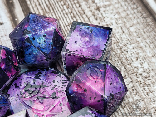 dicekatdice:Universal FracturesThese dice are currently uninked, which is why you cannot easily read
