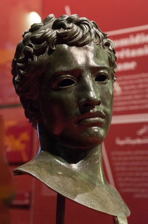 historyarchaeologyartefacts:  A bronze bust