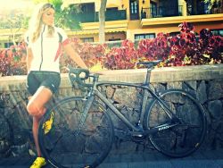 girls-on-bicycles:  Girl On Bicycle  http://girl-on-bicycle.blogspot.com/