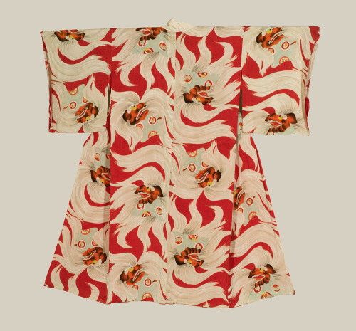 A &lsquo;juban&rsquo; (under-kimono) made of kinsha (very fine crepe) silk. This garment features an