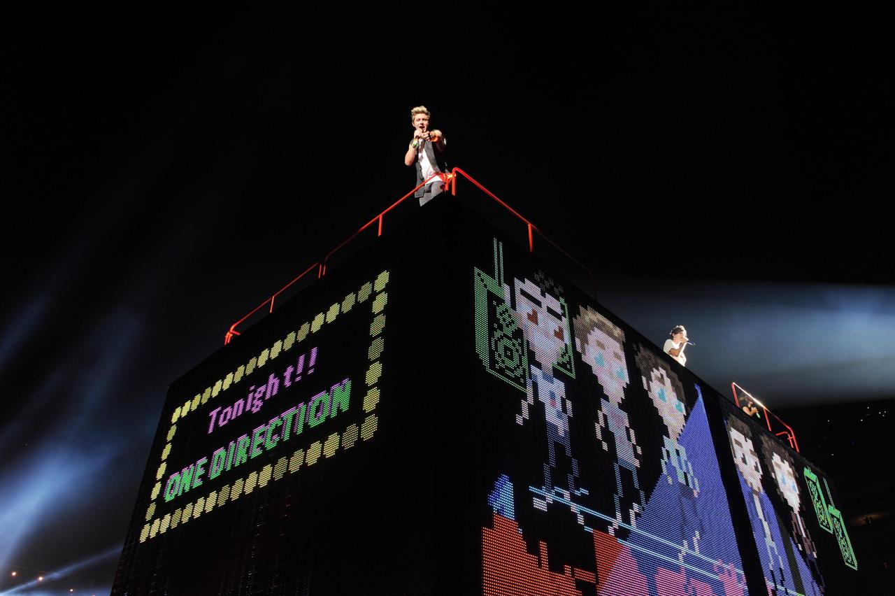 direct-news:  HQ’s - One Direction performs onstage during the ‘Where We Are’