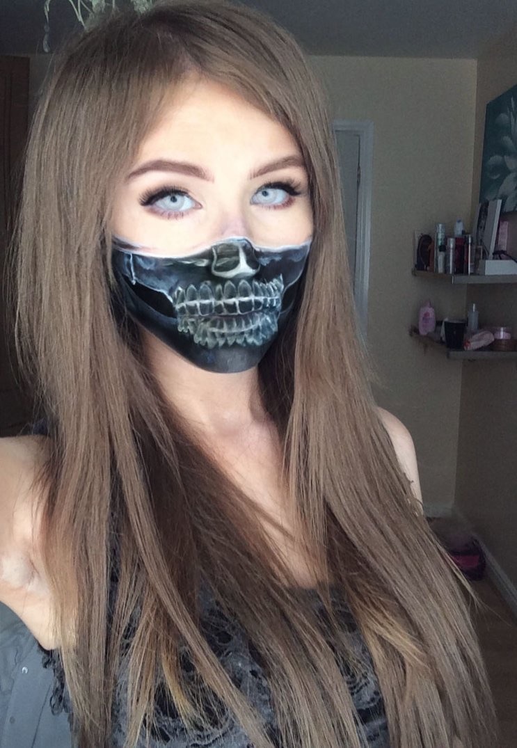 Skull half face halloween makeup