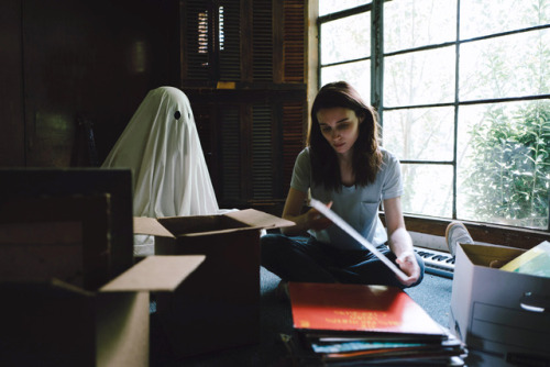 roondoggs:Rooney Mara behind the scenes of A Ghost Story (2017)