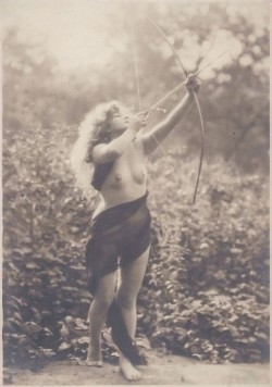 rivesveronique:  1900 nude Shoots Bow &