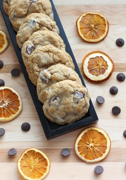 delicious-food-porn:  in-my-mouth:  Navel Orange Chocolate Chip Cookies  Follow for more food porn! 