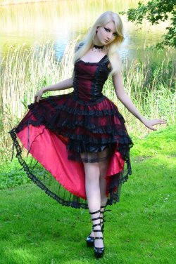 justbeautifu:  Romantic Gothby Maria Amanda