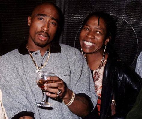 thewestsideworld:Aint a woman alive that could take my MAMA’s place 