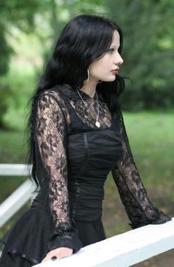 victorian-goth:  Victorian goth  http://victorian-goth.tumblr.com/