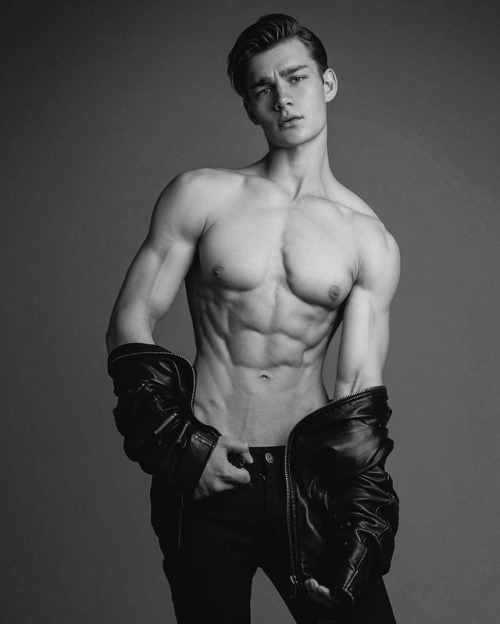 return2zwollenwood:Luca Heubl