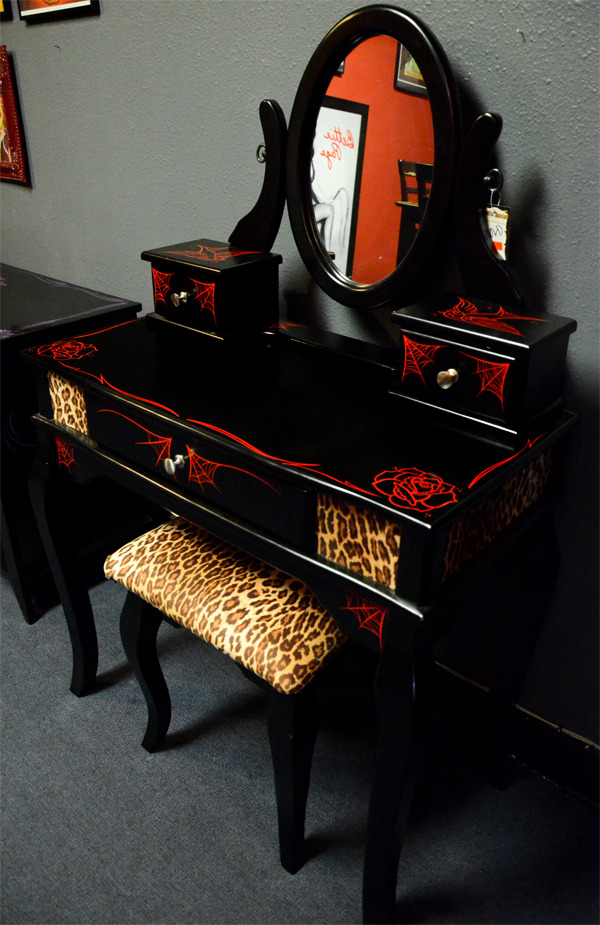 trooprr:   Perfect for a gal’s room. 
