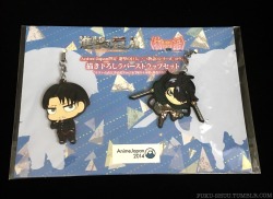 My Shingeki no Kyojin merchandise haul for today: Shingeki no Kyojin x Monogatari crossover goods, featuring chimi chara Levi dressed as Araragi Koyomi (Note: Both characters are voiced by Kamiya Hiroshi) and vice versa! The rubber keychains/charms and