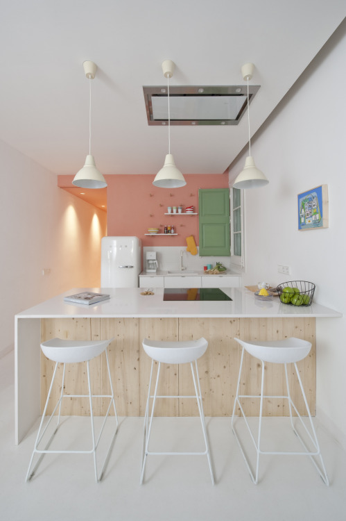 passivites:Colorful Apartments in Barcelona by CaSA 