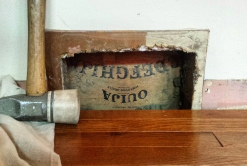 crinosg:sixpenceee:“I found a Ouija board behind a heating vent while working in a customer’s house.