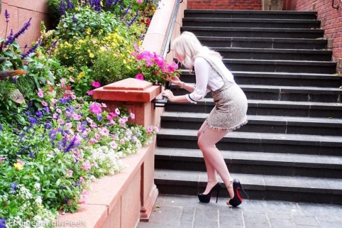 Lovely flowers and gardens at the @stregisaspen ! #highheels #redbottoms #louboutin #christianloubou