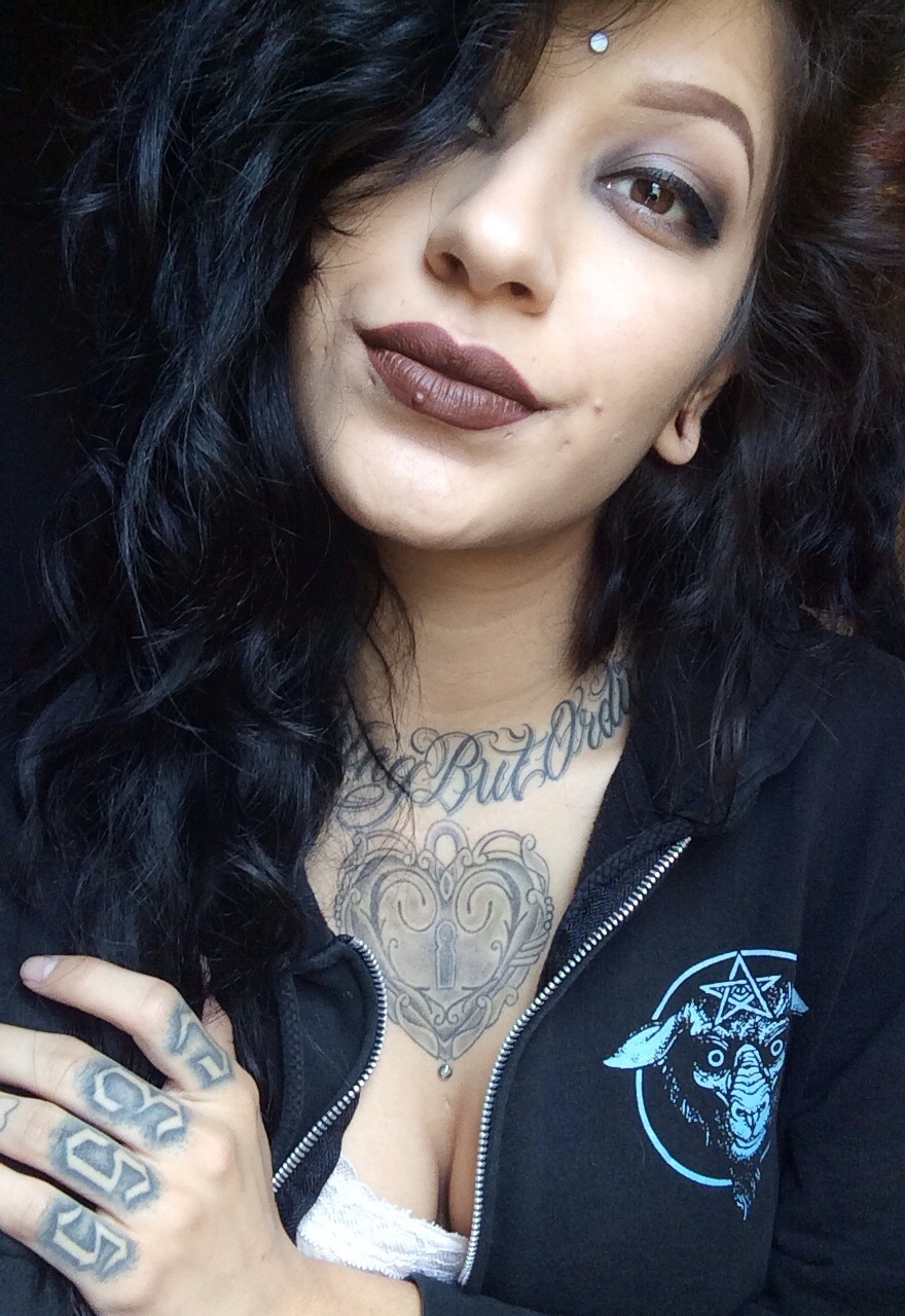 ladywhiskerzz:  new Gothatines lippy in Salem 🌙 