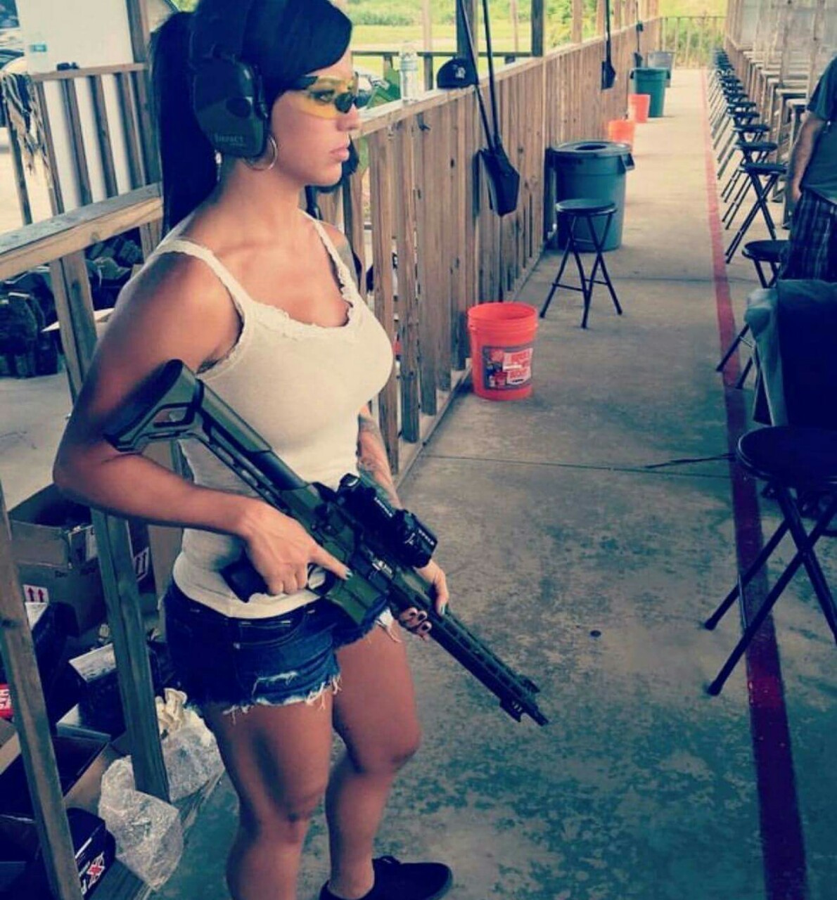 shiny-kit-syndrome:  Gun girl at the range 