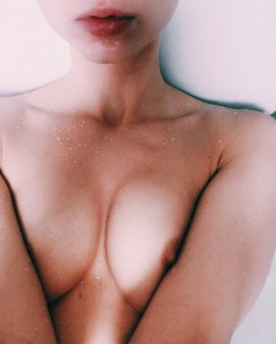 finestpiscesbabe:  post bath selfie ✨