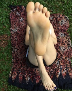 loiony feet collection