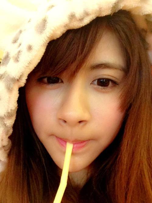 heyweathergirls:  [131211] Esse’s Facebook Update. &ldquo;大家早安呀^_^你們猜猜看我喝的是什麼？”