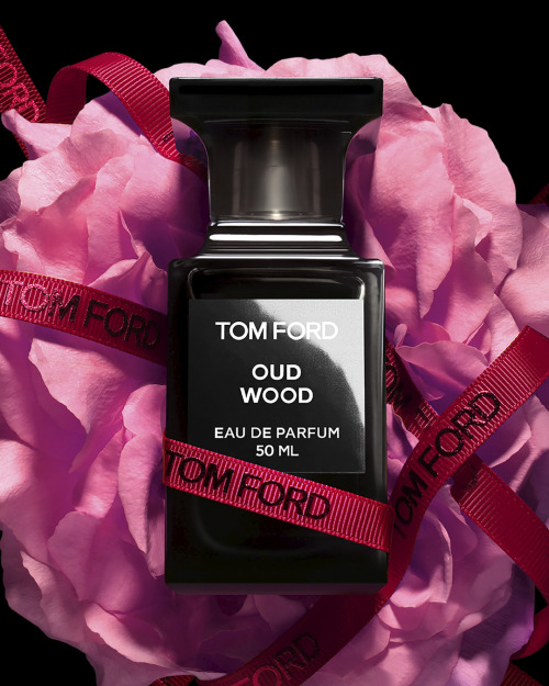 Evoking smoky, incense-filled temples, Oud Wood is reinvented by TOM FORD as a seductive imprint for