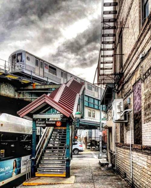 wanderingnewyork: From 2017: An M Train enters the #Forest_Avenue_Station, #Queens.  #New_York_City_