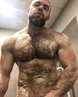 jaycottz1988:  Plenty of suds on this wet hairy muscled body. Woof!?