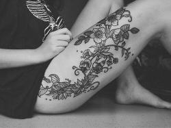 kawaii-tattoos:  Need some tattoos ideas for your thigh? Check out these 62 pretty thigh tattoos ideas for women… #30 is a must-see! Read more: 62 Pretty Thigh Tattoos Ideas For Women photo source: media-cache-ak0.pinimg.com 