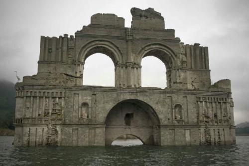 thelastdiadoch:    Sixteenth Century Church Re-Emerges From The Water After DroughtOctober 19, 2015 | by Tom Hale“Beautiful photos of the Mexican Temple of Santiago have been circulating online, showing the church reappear from the water like a lost