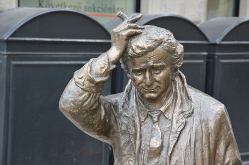 lieutenant-columbo:  Statue of Columbo and Dog, on Falk Miksa street, Budapest.