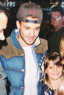 blamestyles:  Liam leaving a restaurant in NYC - 8.24 
