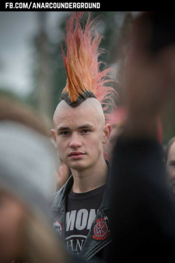 punkerskinhead: Almost too tall mohawk