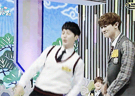 ohbaekhyuns: when you’re trying to dance to growl but chanyeol be like…