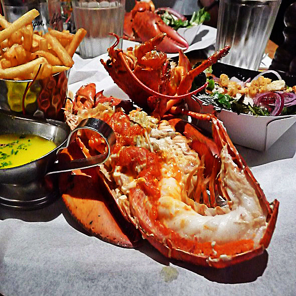 everybody-loves-to-eat:  lobster requested by skyeribbon 