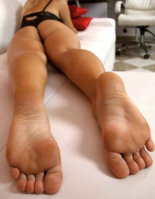 feet-art:  Sehr sexy sohlen fuer euch!