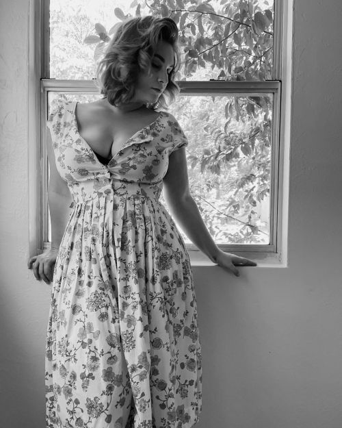 jillibean90: Do you come here often? #sexy #frenchgirl #lovely #vintage #blackandwhitephotography #p