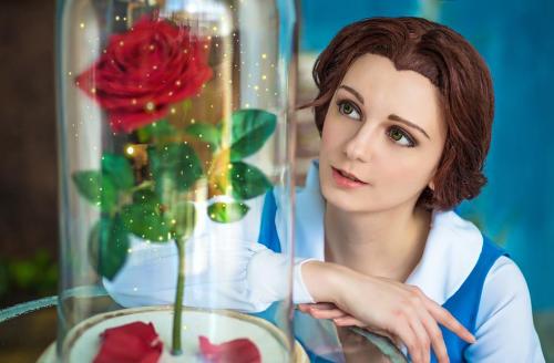 Serie: Beauty and the Beast.Cosplayer: AGflowerCharacter: Belle.