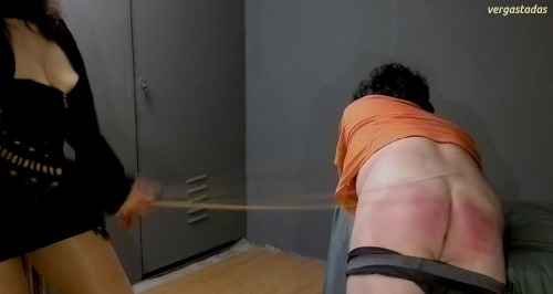 vergastadas: Caning severe-No Mercy Great beating he took!